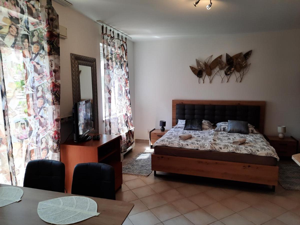 Crazy Frog Gambrinusz Ii. Apartment Hajduszoboszlo Bagian luar foto