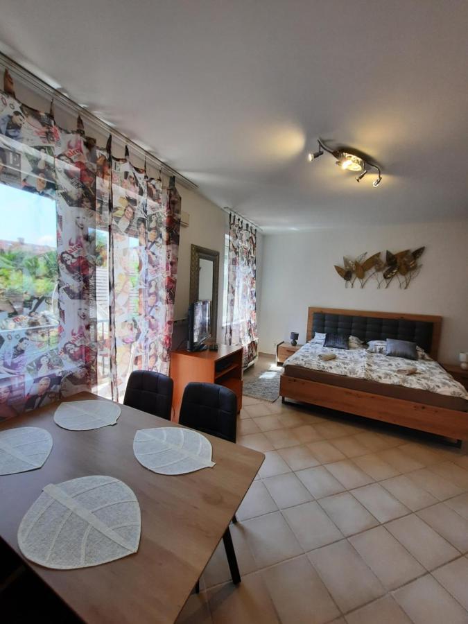Crazy Frog Gambrinusz Ii. Apartment Hajduszoboszlo Bagian luar foto